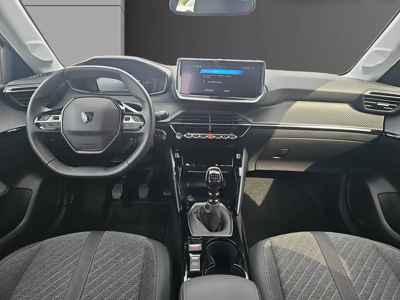 Peugeot 208 - 11