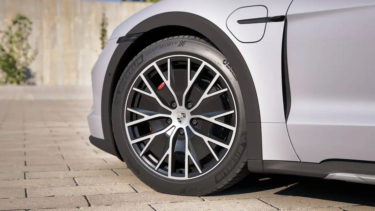 Porsche Taycan - 5
