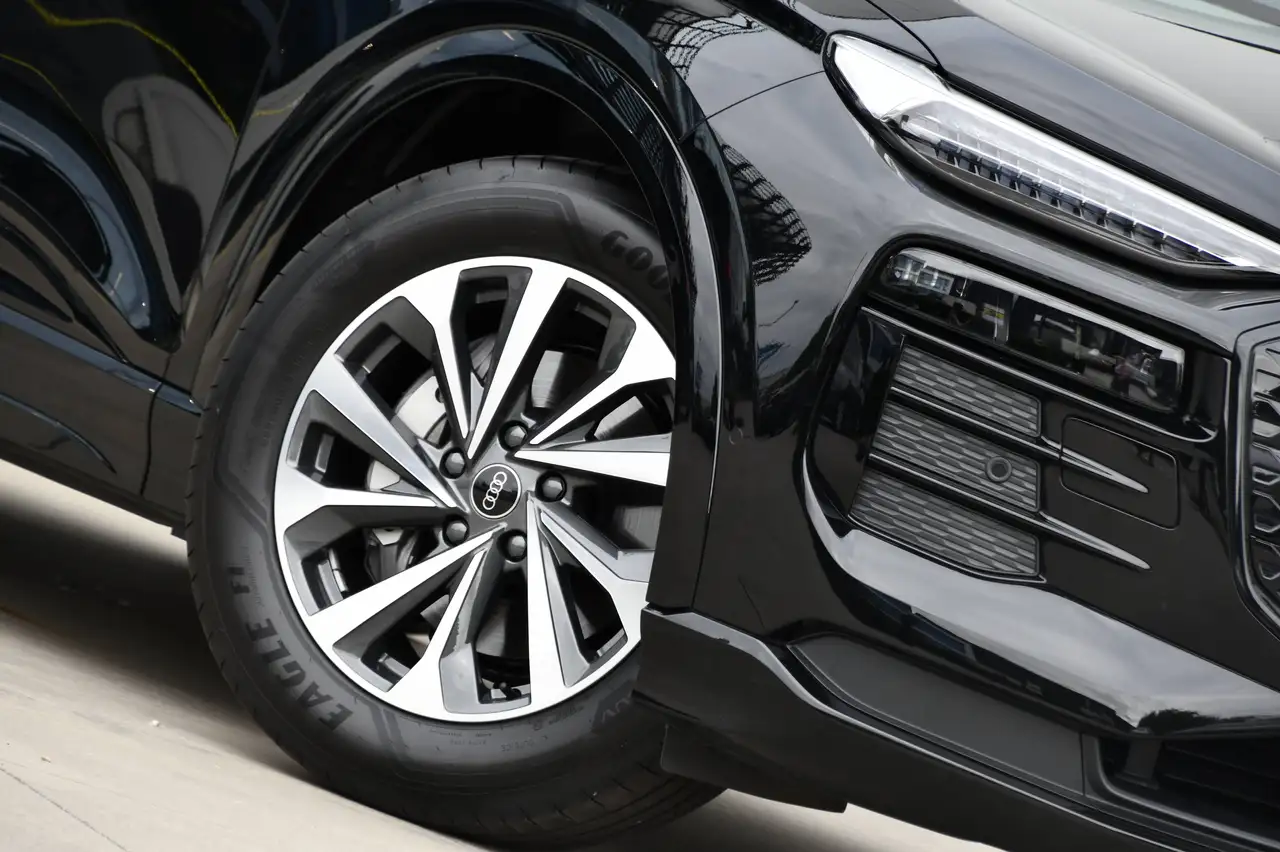 Audi Q6 e-tron - 8