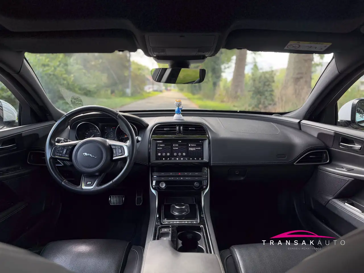 Jaguar XE - 8