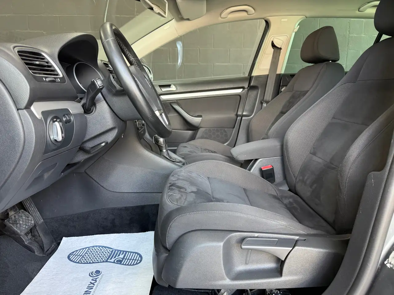 Volkswagen Golf - 10
