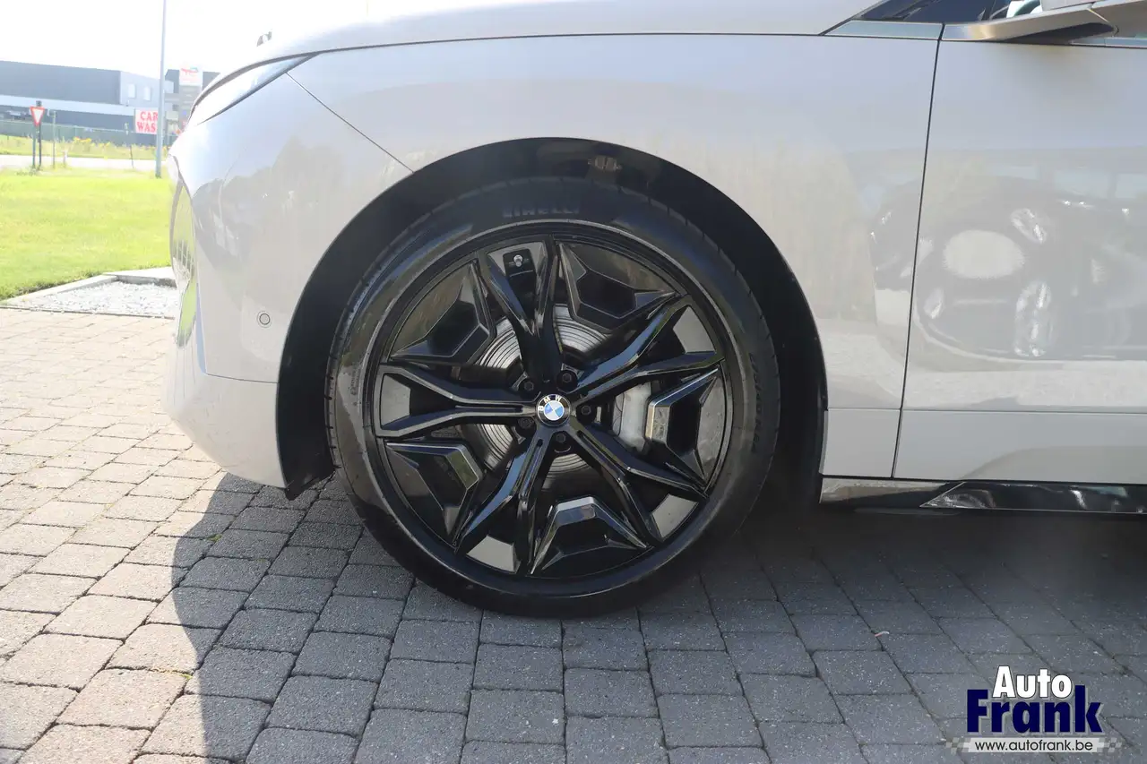 BMW iX - 4