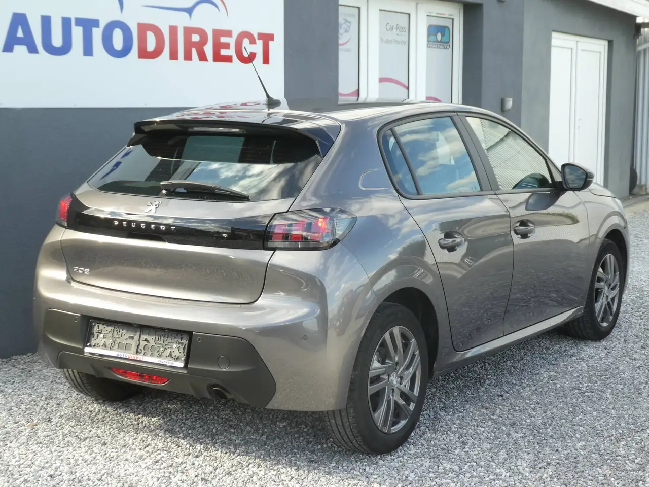 Peugeot 208 - 4