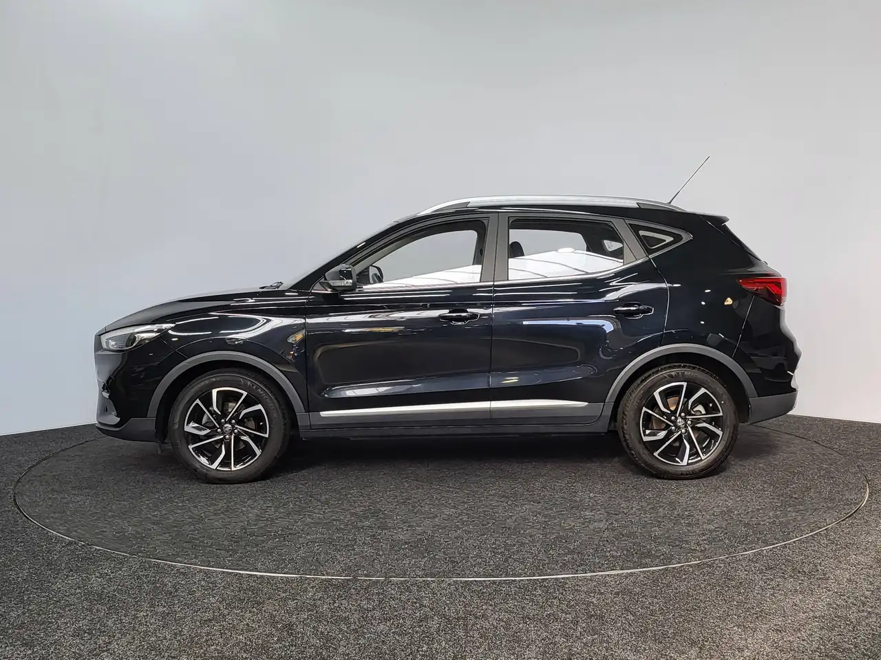 MG ZS - 3