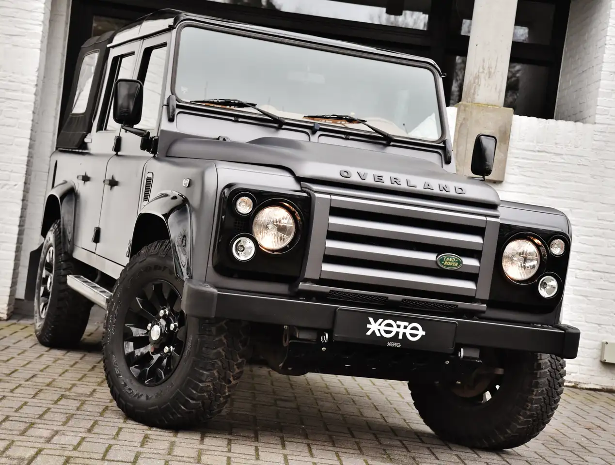 Land Rover Defender - 2