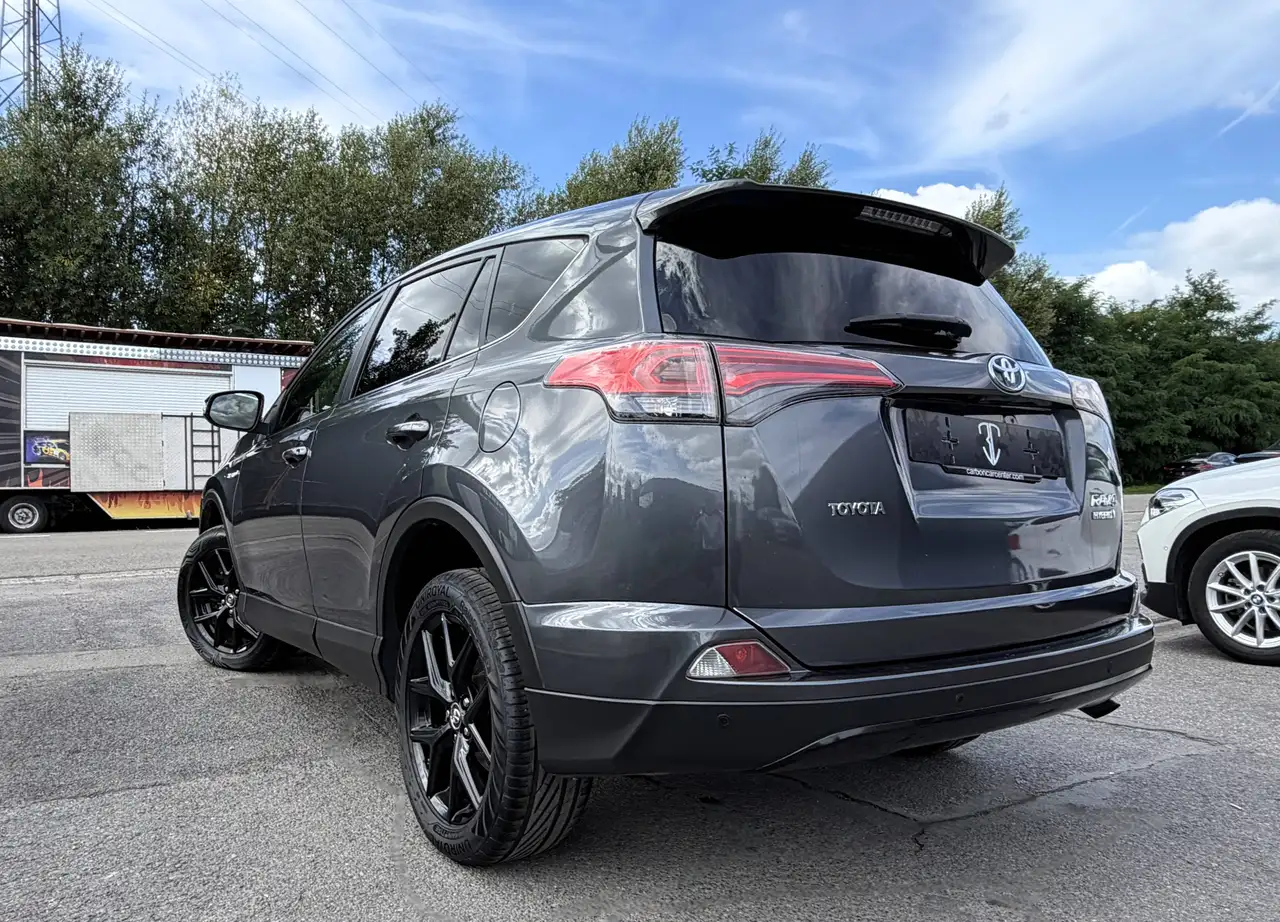 Toyota RAV4 - 6