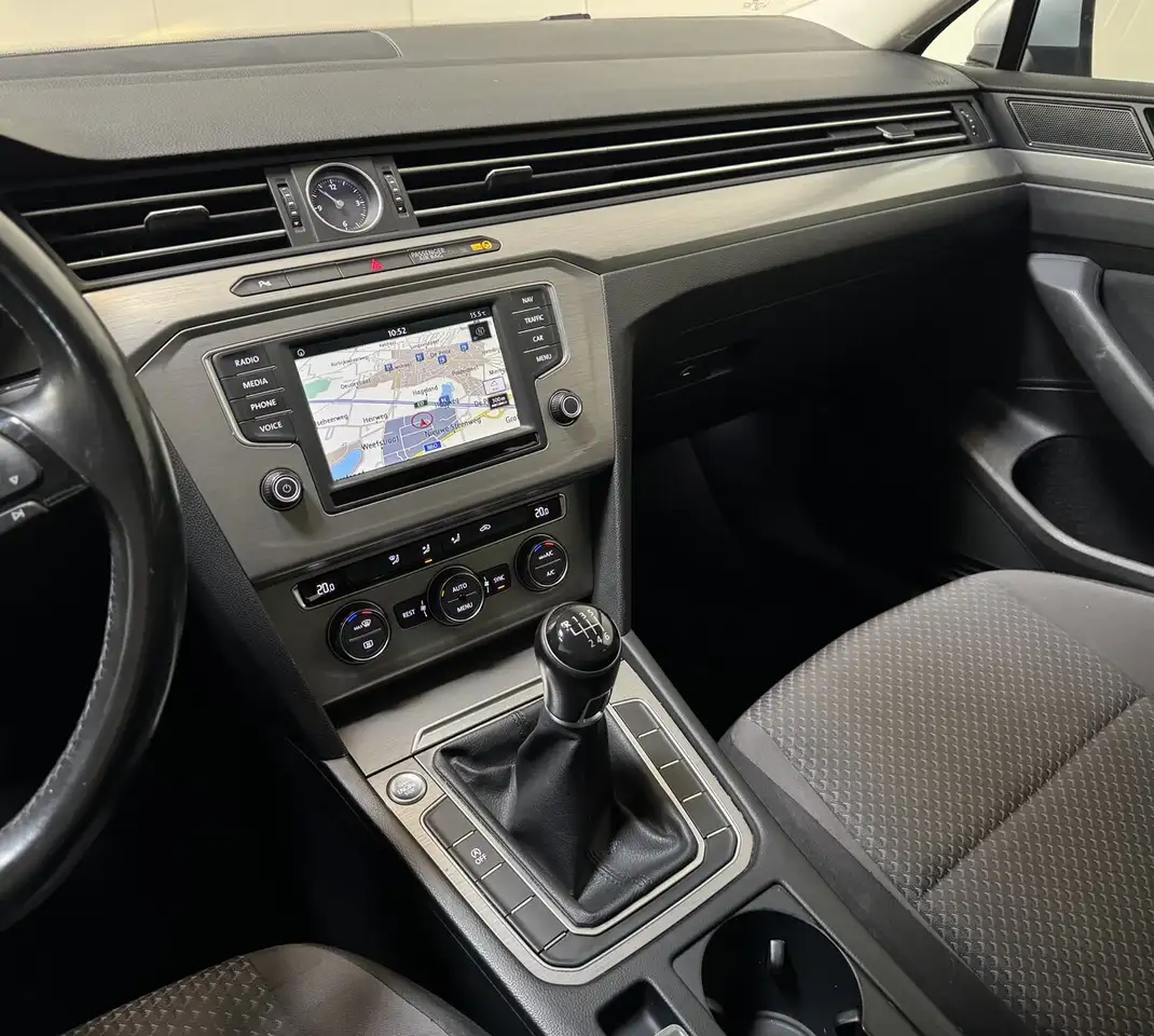 Volkswagen Passat - 12