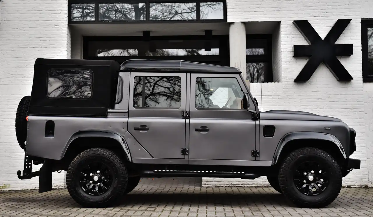 Land Rover Defender - 3