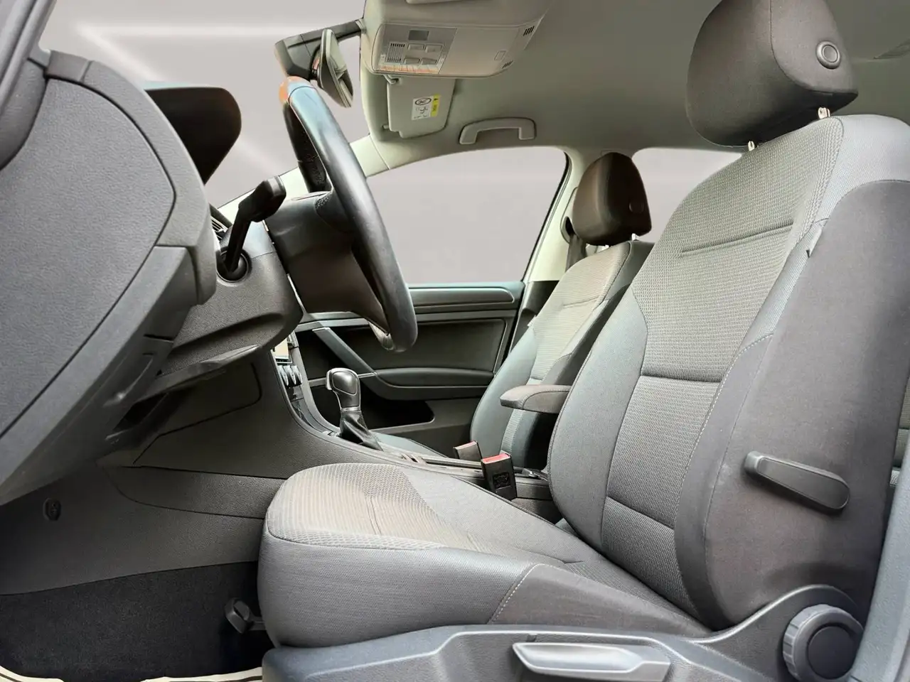 Volkswagen Golf - 11
