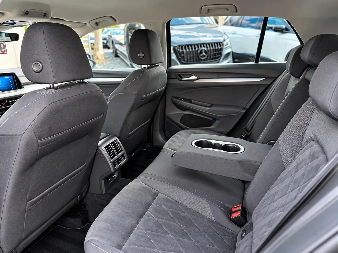 Volkswagen Golf - 11