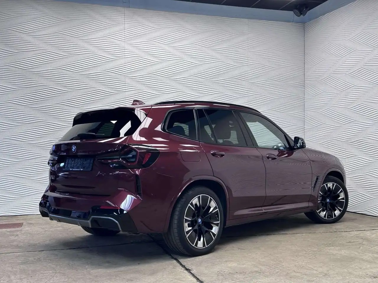 BMW iX3 - 12
