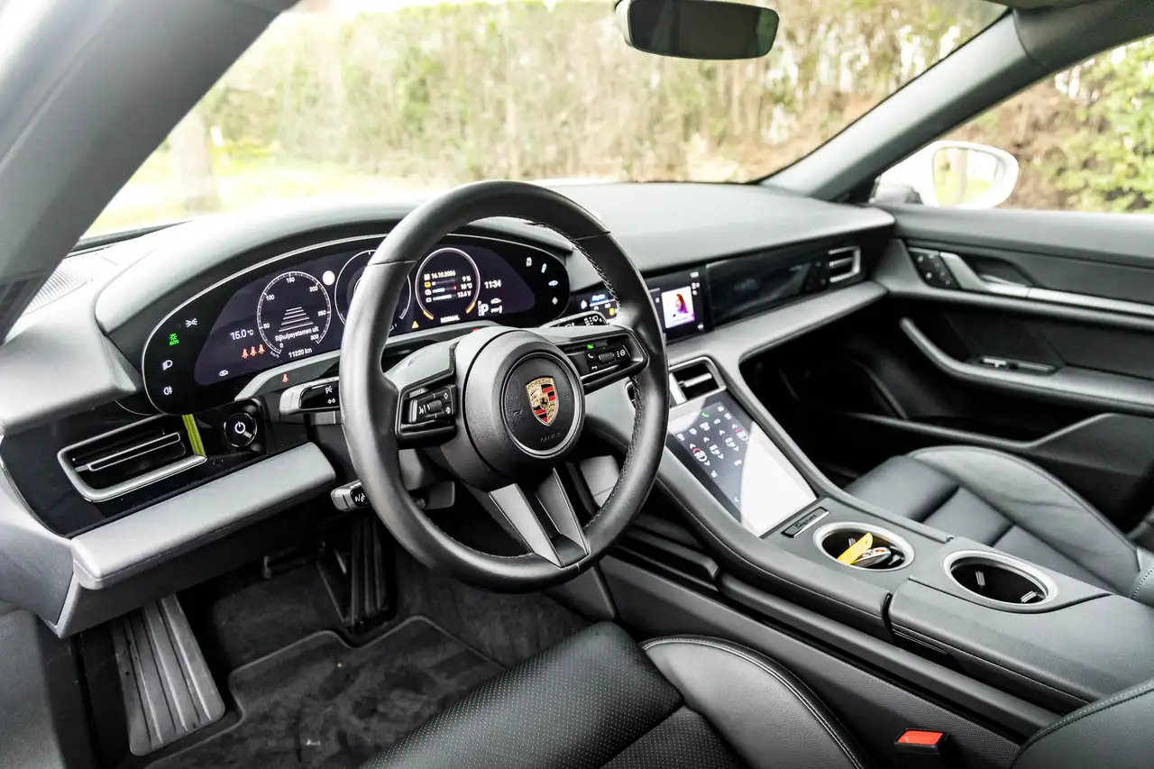Porsche Taycan - 4