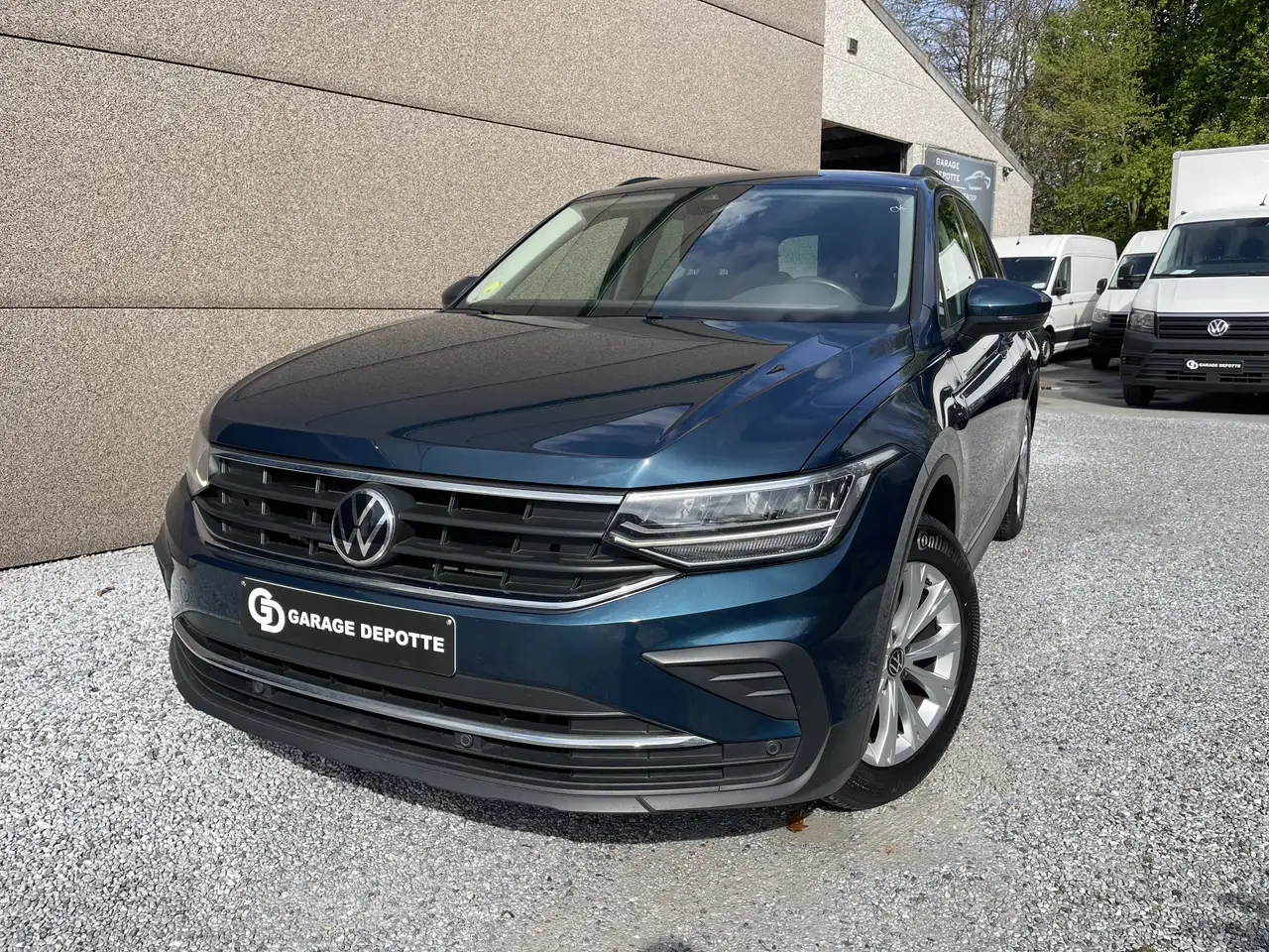 Volkswagen Tiguan - 1