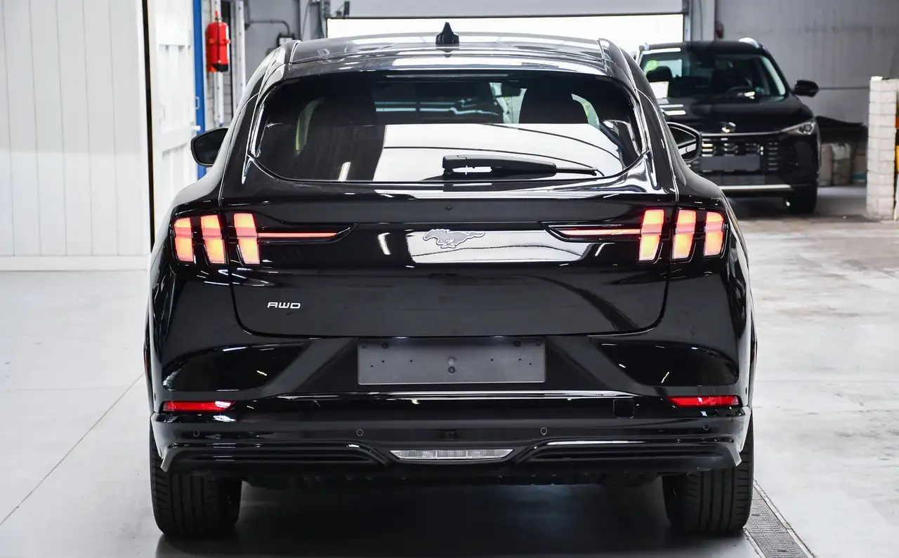Ford Mustang Mach-E - 5