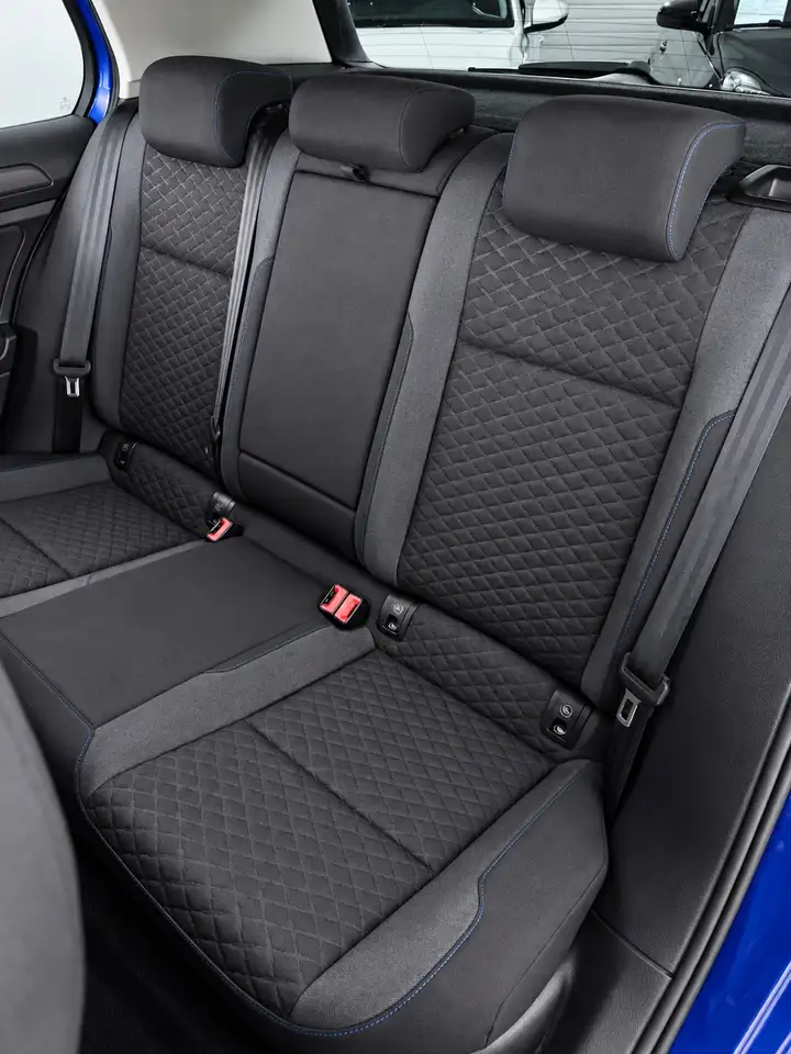 Volkswagen Golf - 11