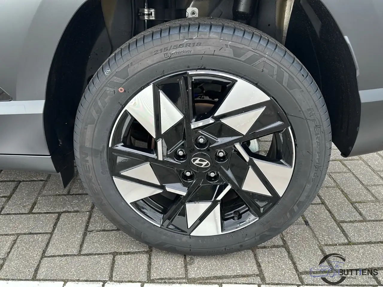 Hyundai KONA - 11