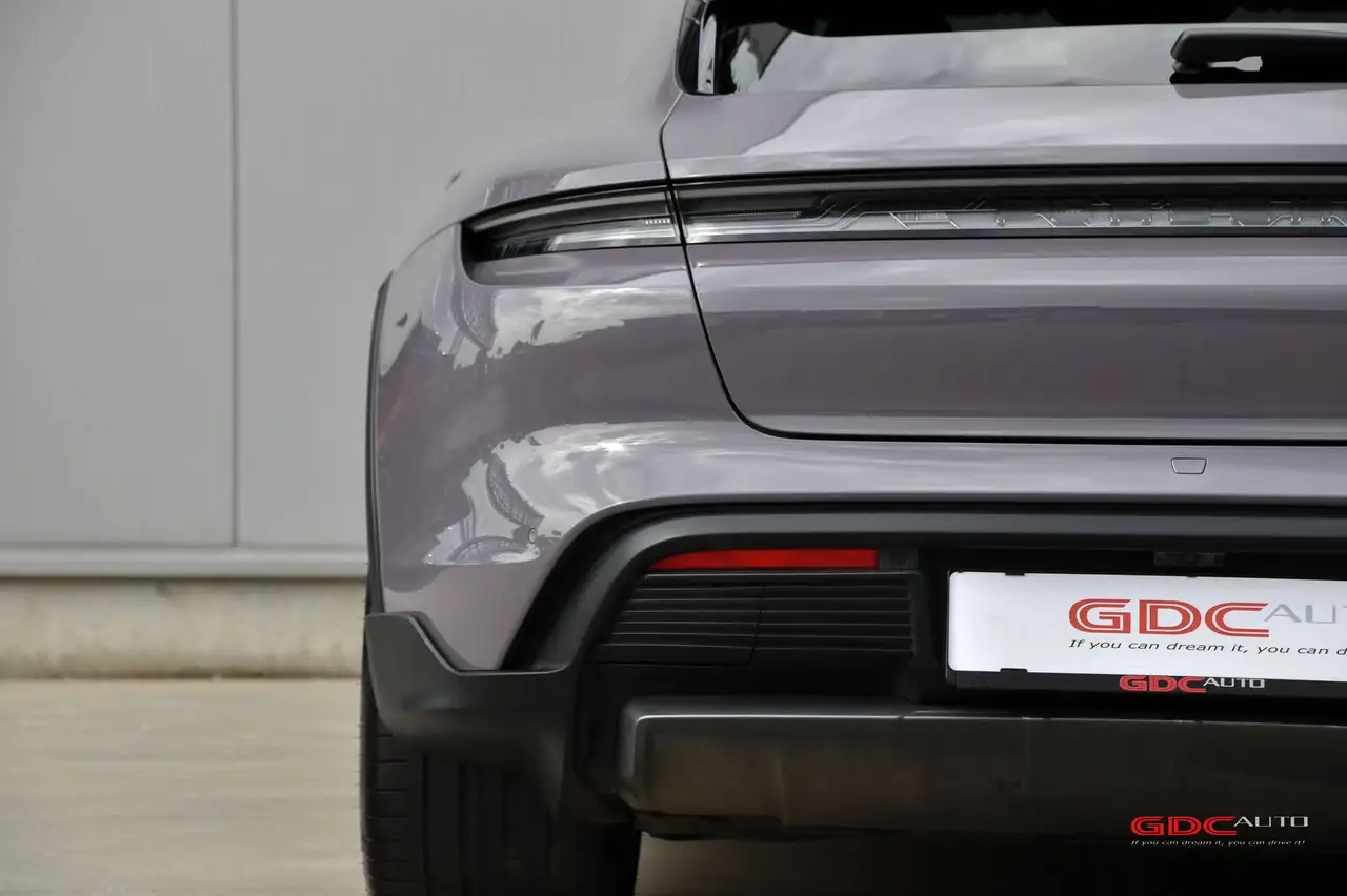 Porsche Taycan - 12