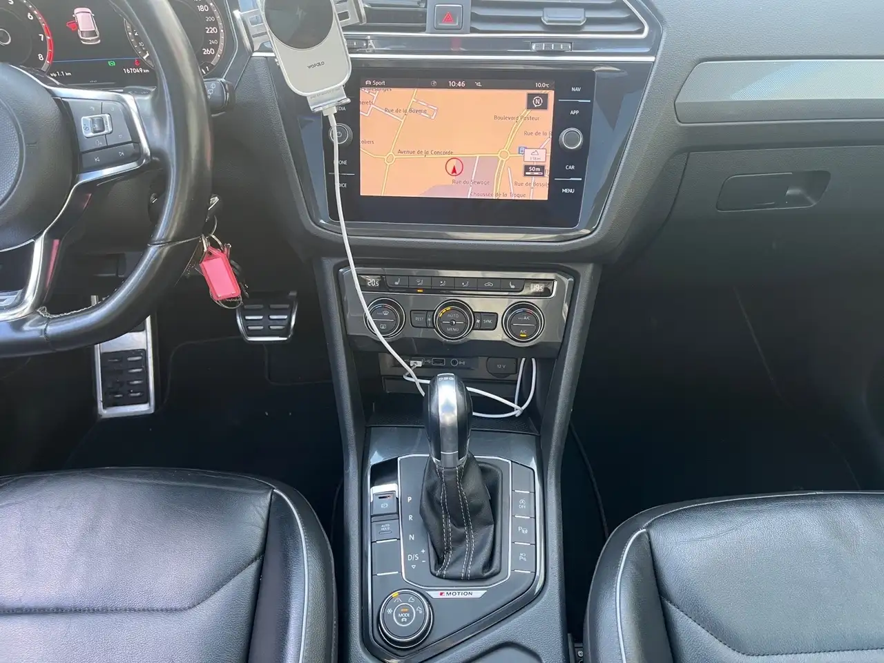 Volkswagen Tiguan - 12