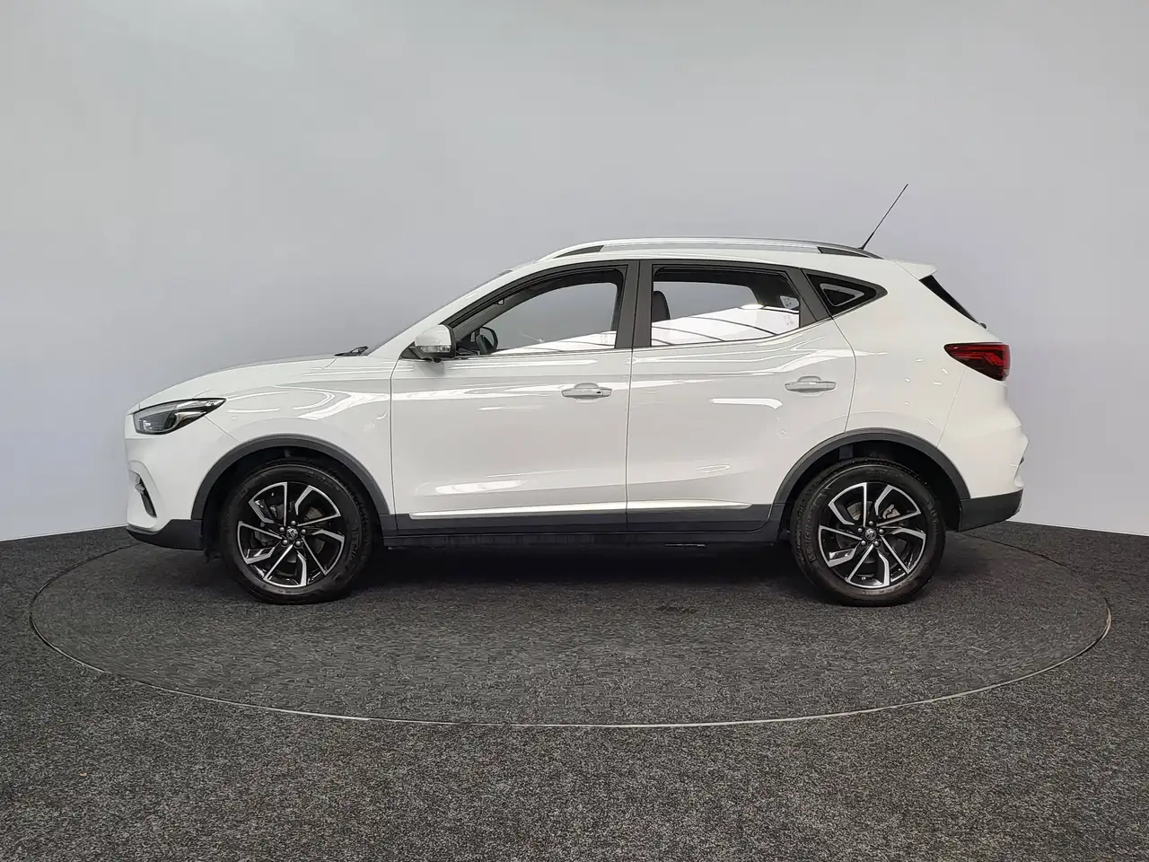 MG ZS - 3