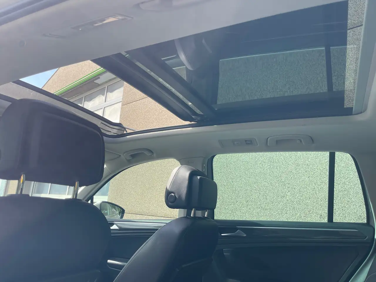 Volkswagen Tiguan - 11