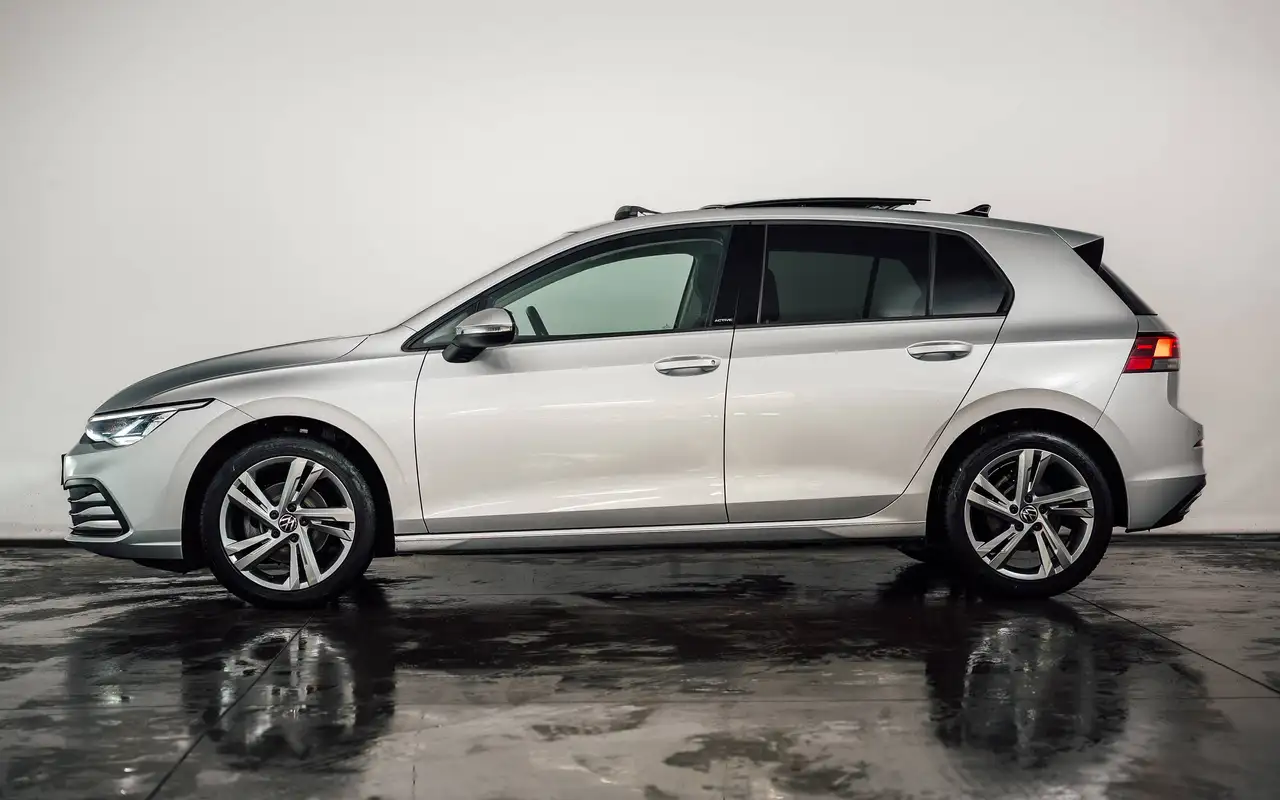 Volkswagen Golf - 2