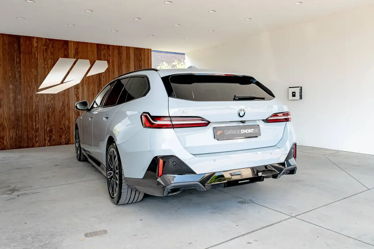 BMW i5 - 5