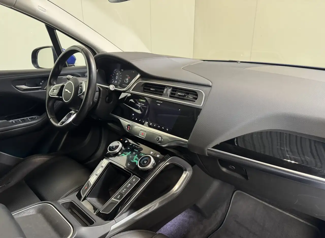 Jaguar I-Pace - 12