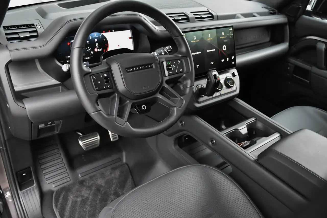 Land Rover Defender - 4
