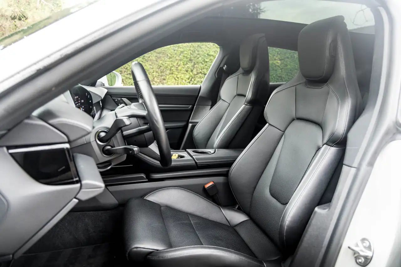 Porsche Taycan - 6