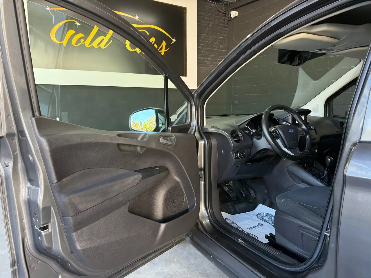 Ford Transit Courier - 9