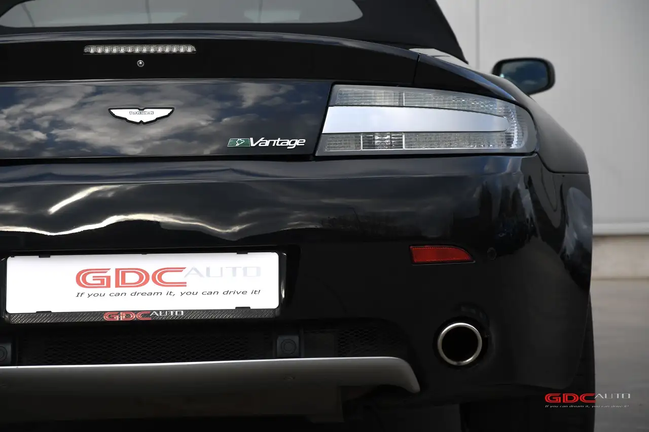 Aston Martin Vantage - 12