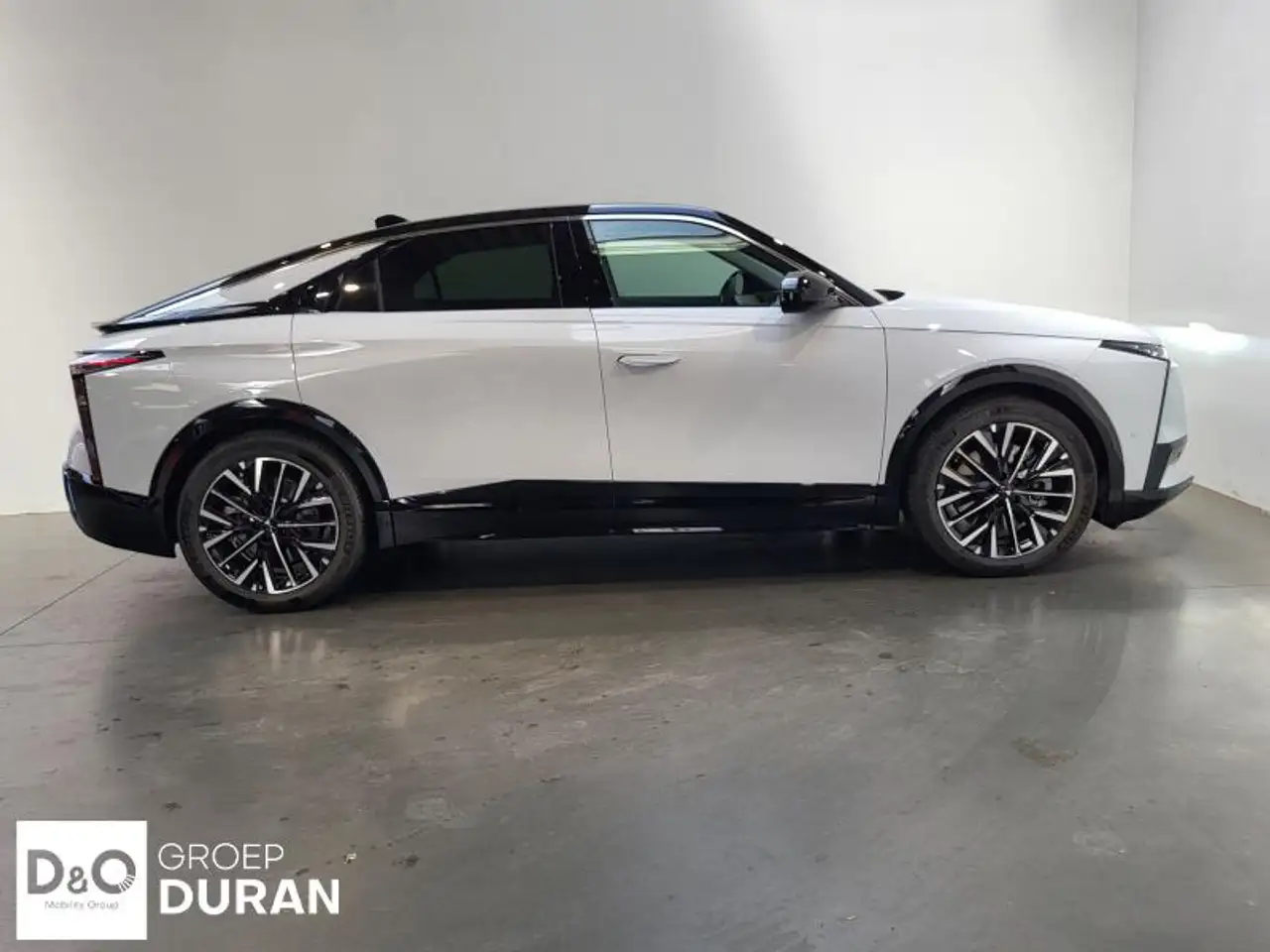 DS Automobiles N°8 - 8