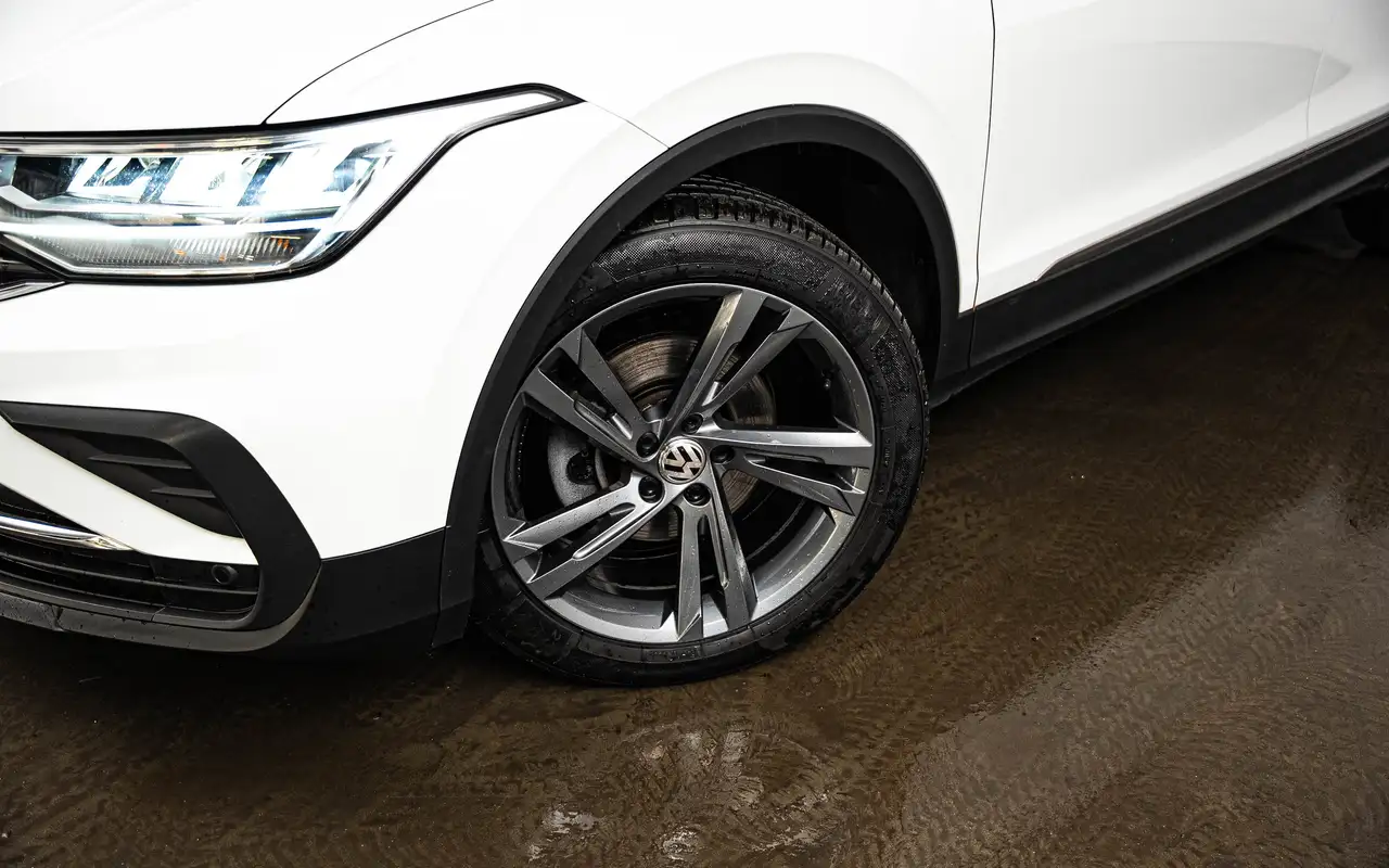 Volkswagen Tiguan - 5