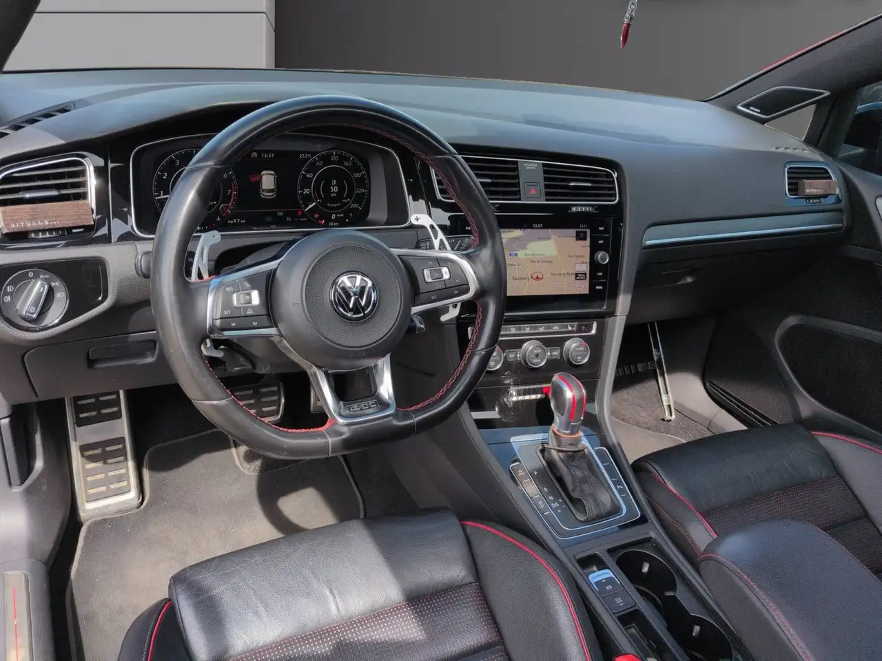 Volkswagen Golf GTI - 11