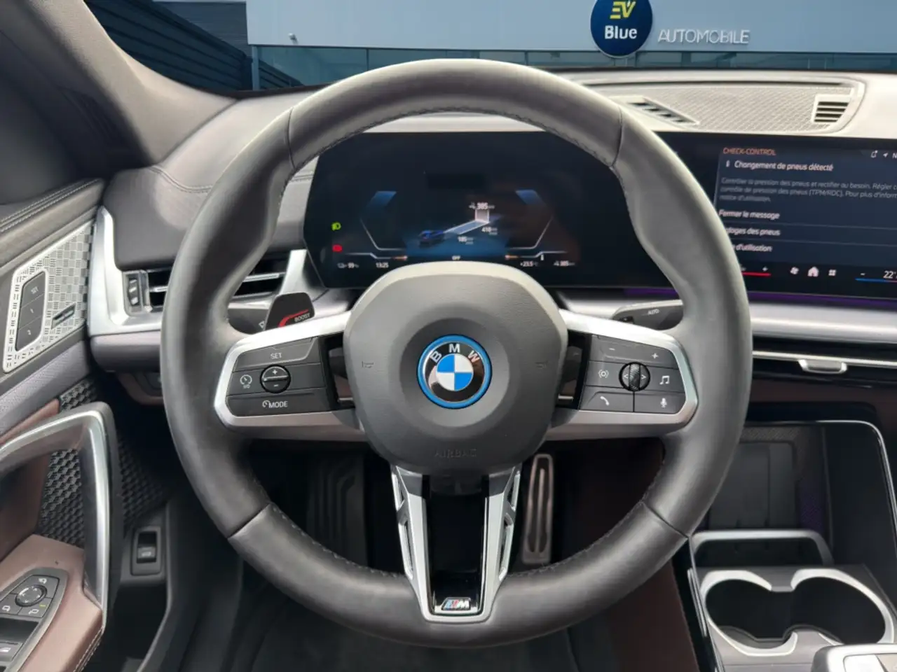 BMW iX2 - 12