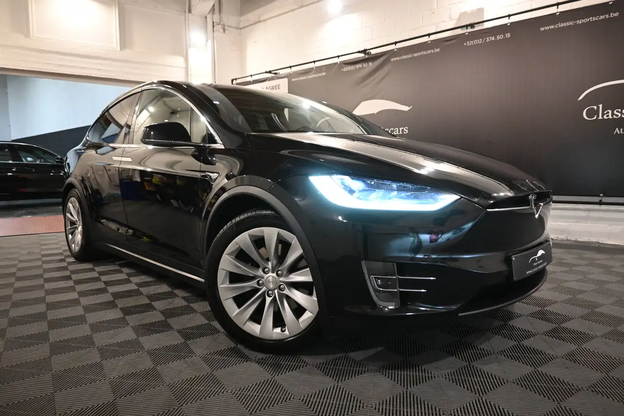 Tesla Model X - 3