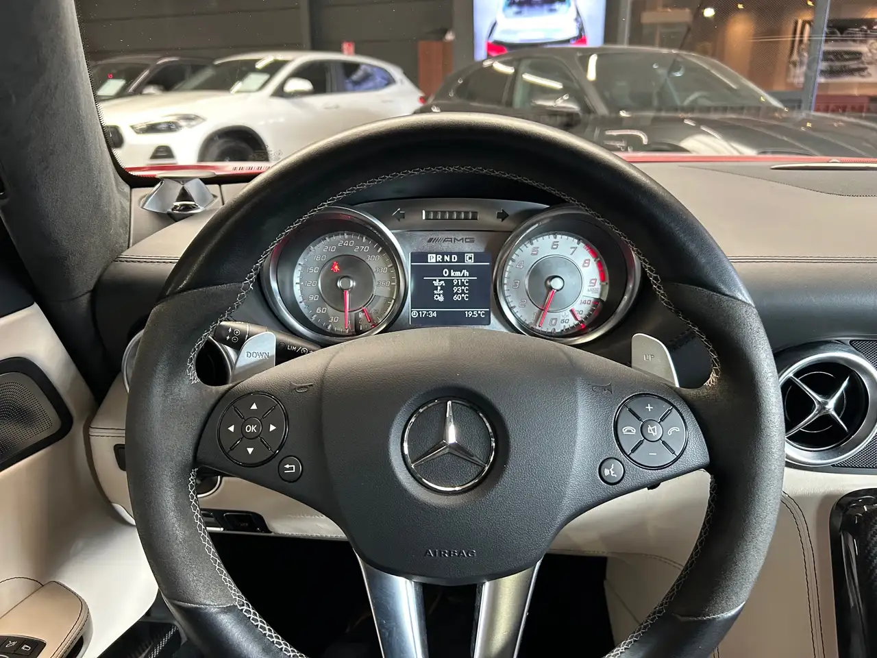 Mercedes-Benz SLS - 10