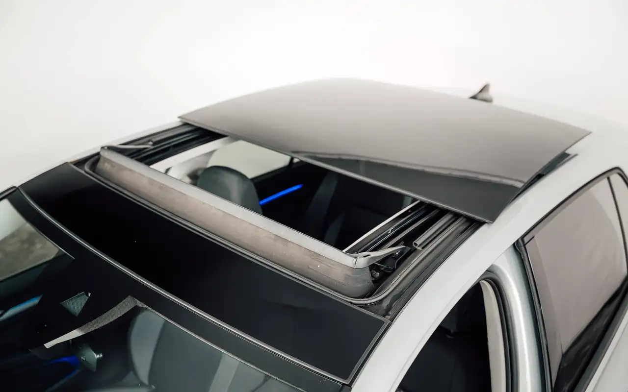 Volkswagen Golf - 6