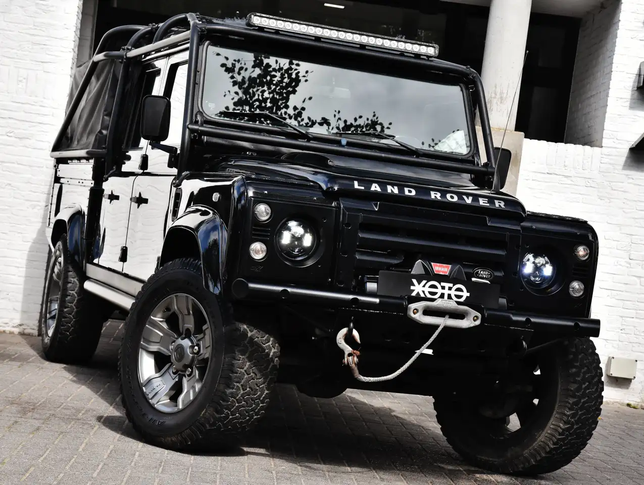 Land Rover Defender - 2