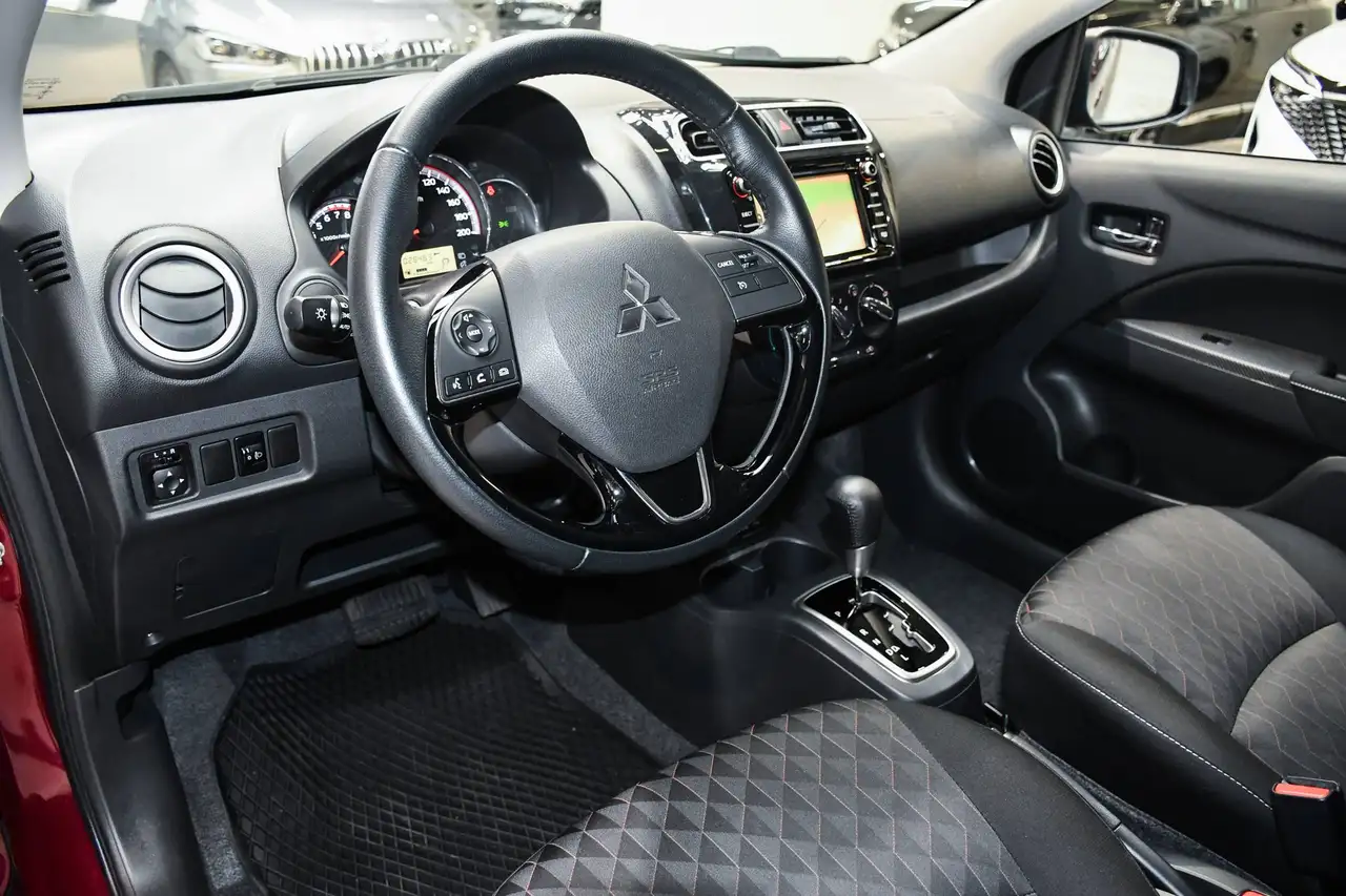 Mitsubishi Space Star - 8