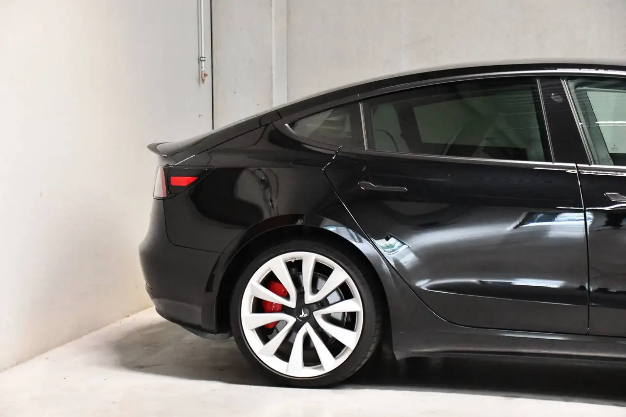 Tesla Model 3 - 9