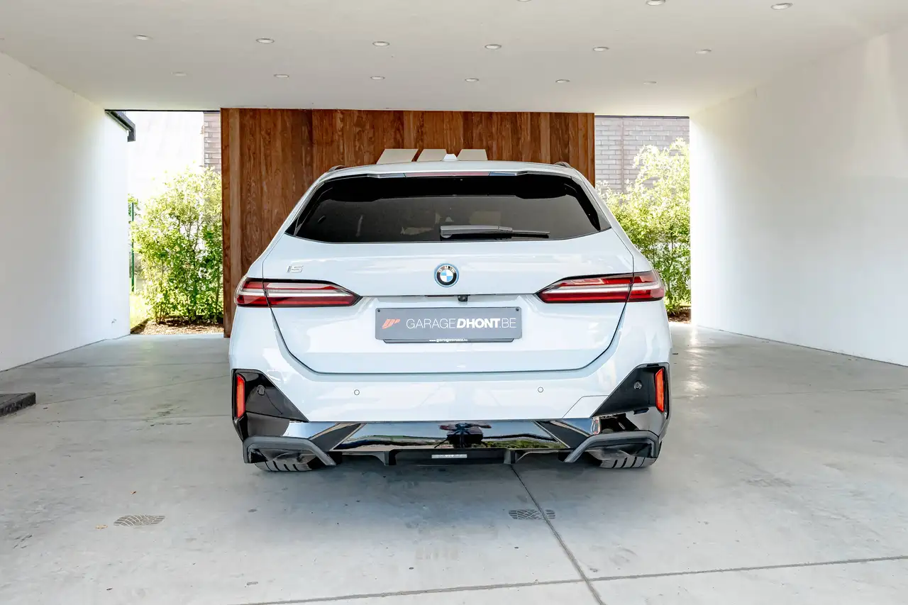 BMW i5 - 4