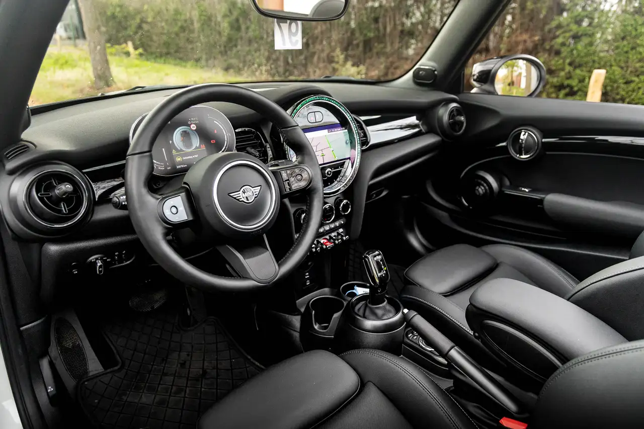 MINI Cooper Cabrio - 4