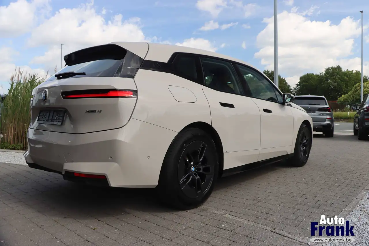 BMW iX - 7