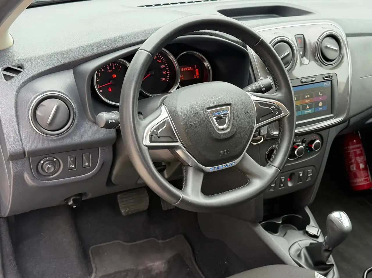 Dacia Sandero - 8