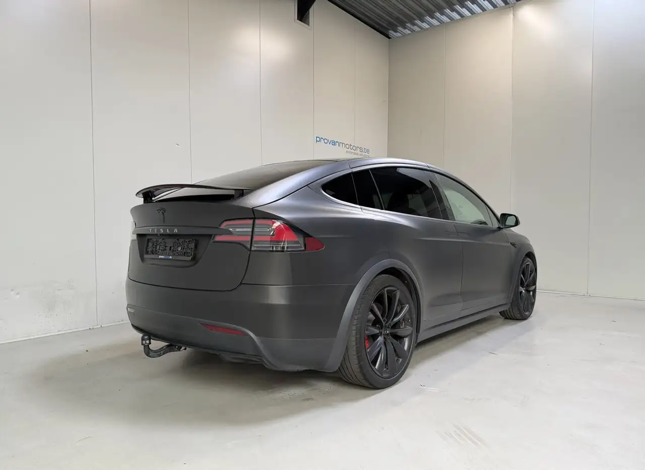 Tesla Model X - 3