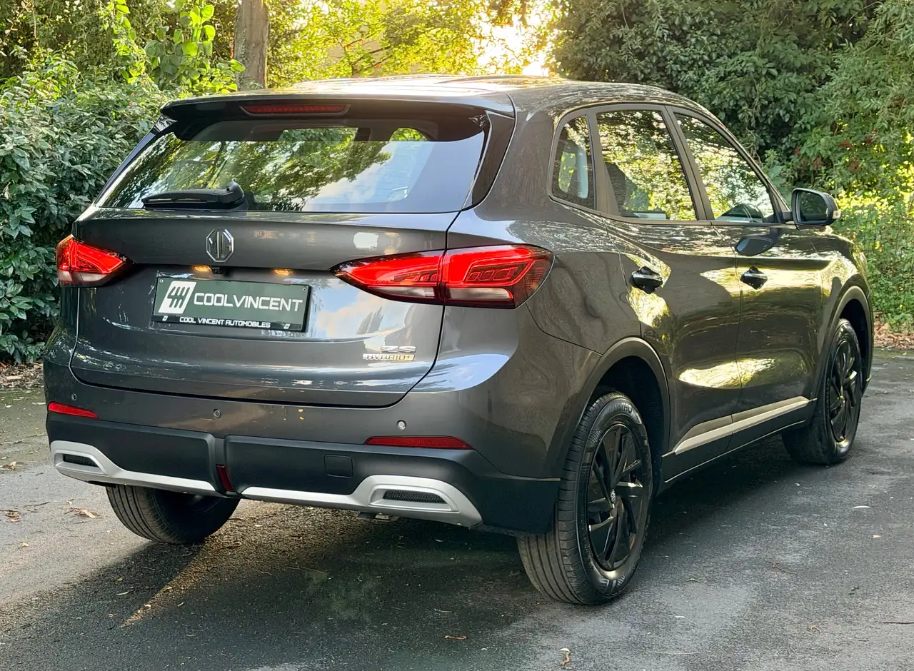 MG ZS - 8