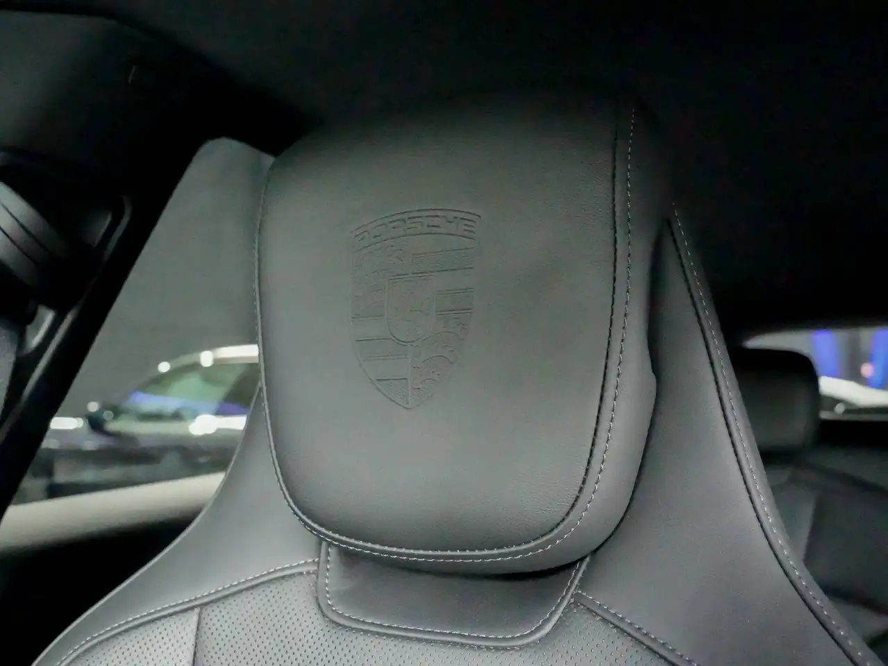 Porsche Taycan - 12