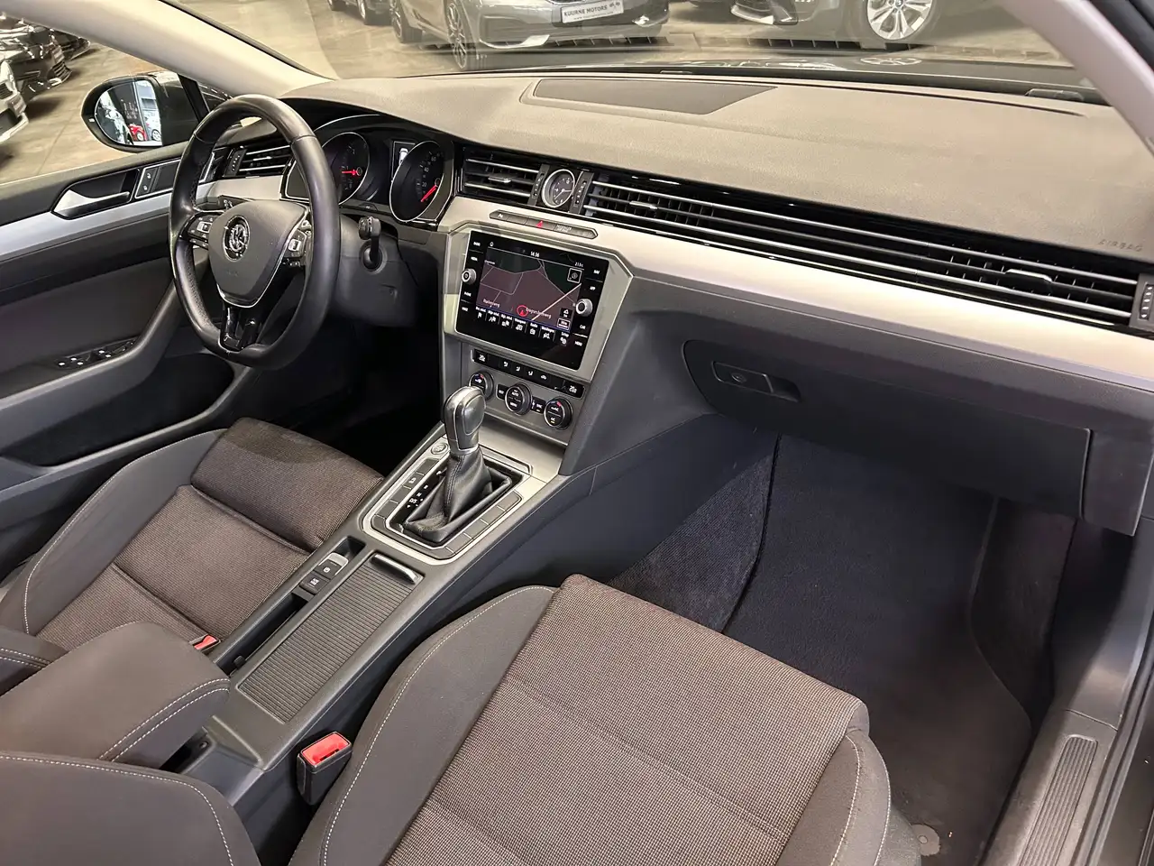 Volkswagen Passat - 10
