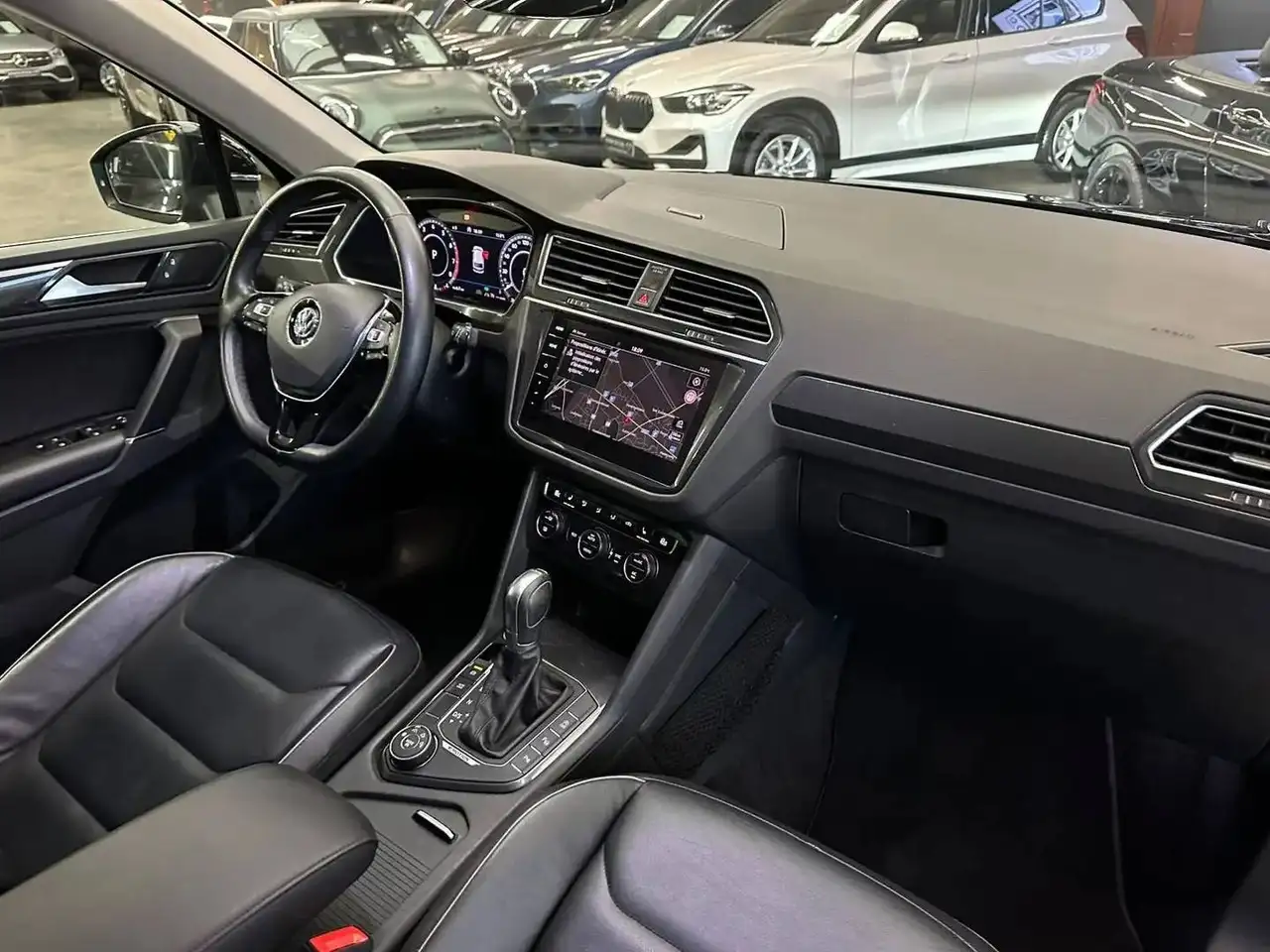 Volkswagen Tiguan - 10